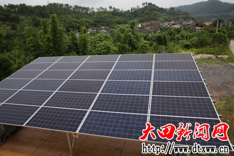 圖為：坂山村55KW光伏發電扶貧項目一角.JPG